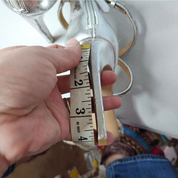 Badgley Mischka ZULEMA Silver Leather Heels Women Size 9.5 Two Tone Distressed - Picture 6 of 7